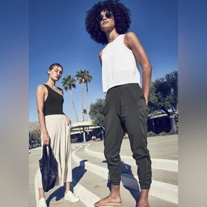 NWT Athleta Textured Brooklyn Jogger 10 Black